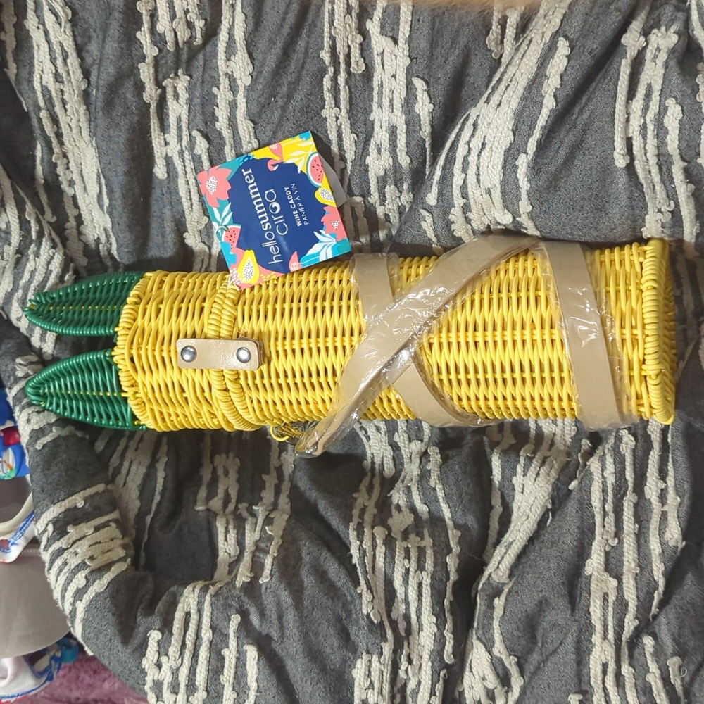 Pineapple Wicker Wine Basket Gift Holder NWT